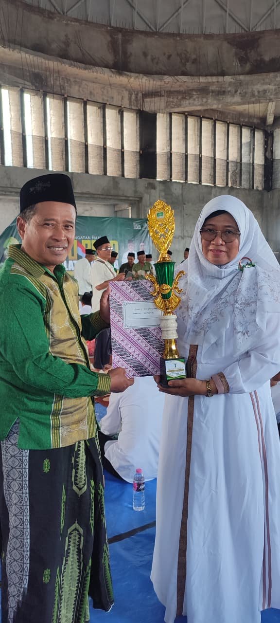 Prestasi Gemilang di Ajang Ma’arif Award, Dewi Makiyah Raih Juara II Kepala Sekolah Berprestasi